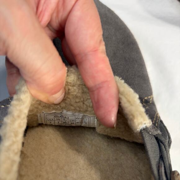 Earth Origins gray suede clogs. Size 9M. Button detail. Comfort. Support. - Picture 5 of 6